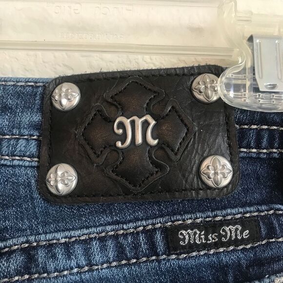 Miss Me Signature Straight Jeans, Size 26 - Picture 3 of 10